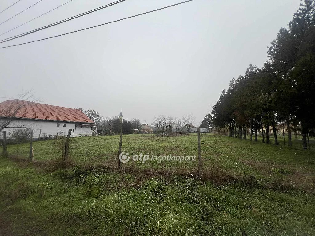 Eladó építési telek, Tápiószele, Családi házas.