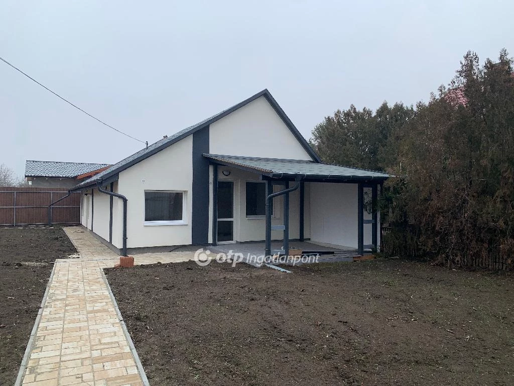 Eladó családi ház, Szolnok, csendes