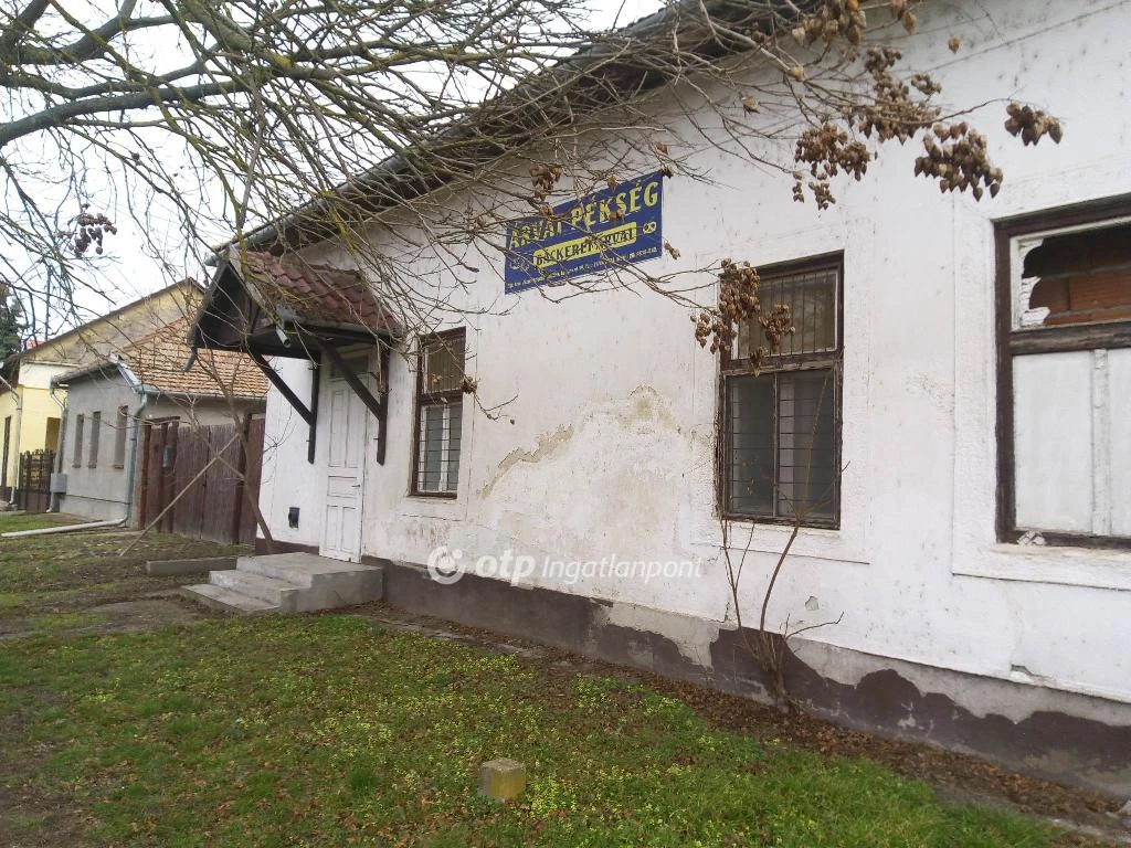 Eladó családi ház, Tiszanána, családi házas