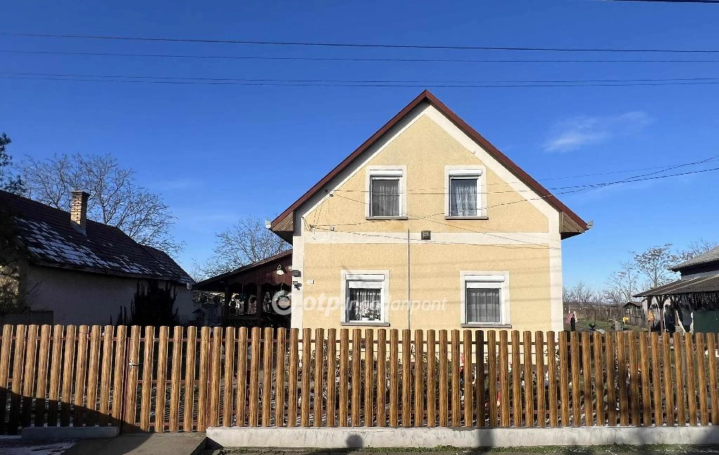 Eladó családi ház, Tápiógyörgye, családi házas