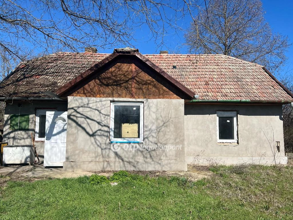 Eladó családi ház, Újszilvás, falu széle