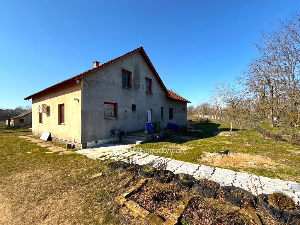 Eladó családi ház, Cegléd, Külterület