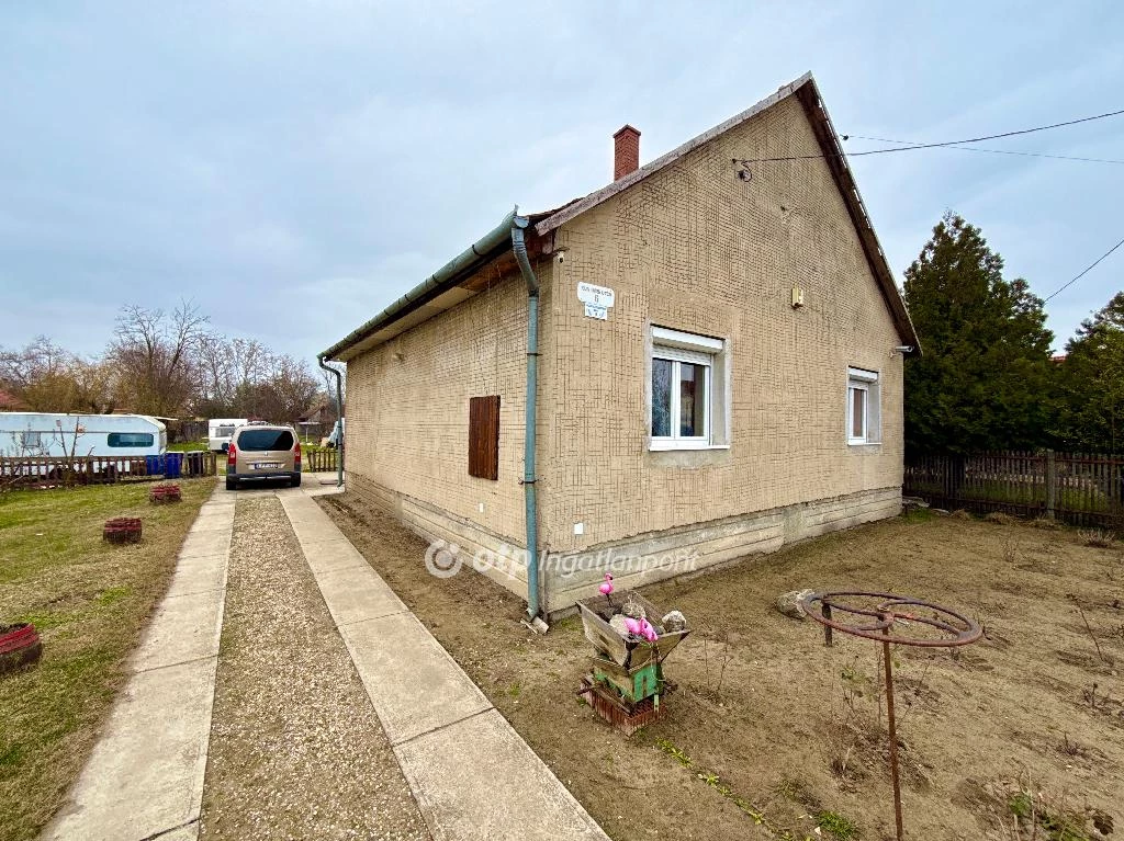 Eladó családi ház, Nyársapát, Faluközpont