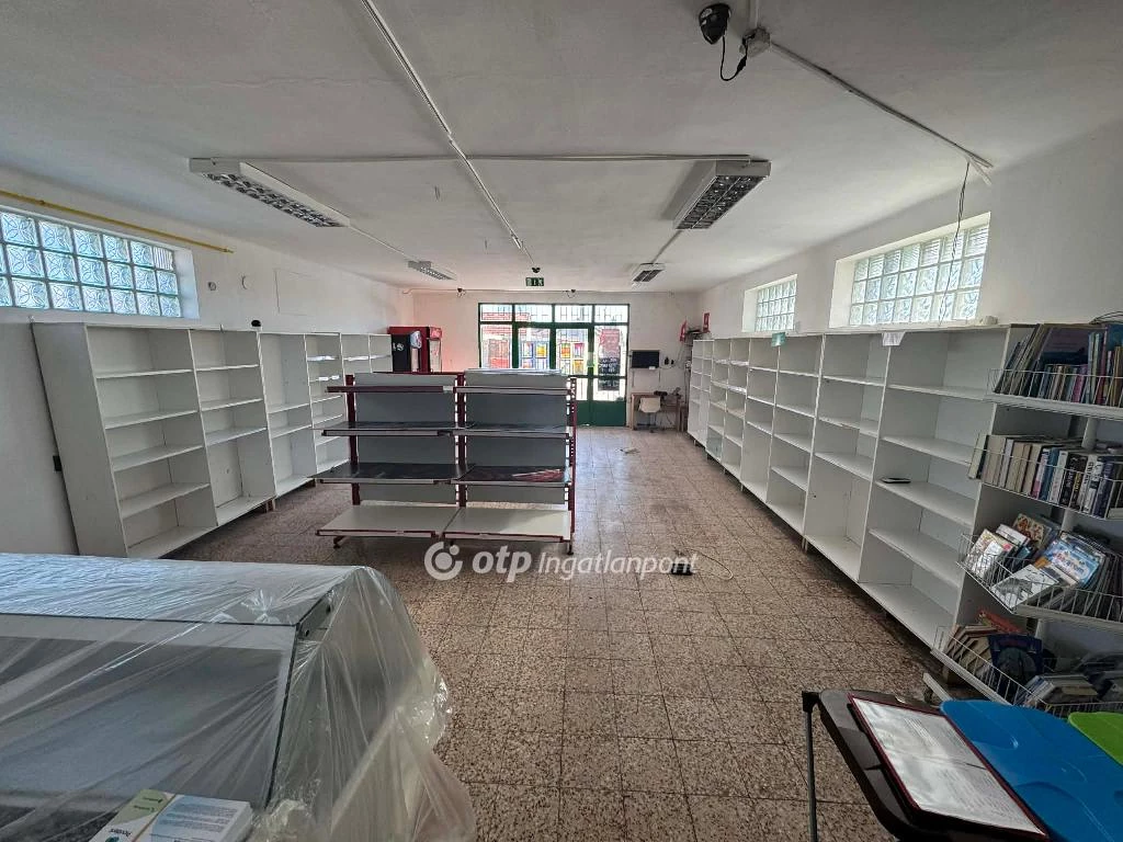 Eladó üzlet, Törtel, faluközpont