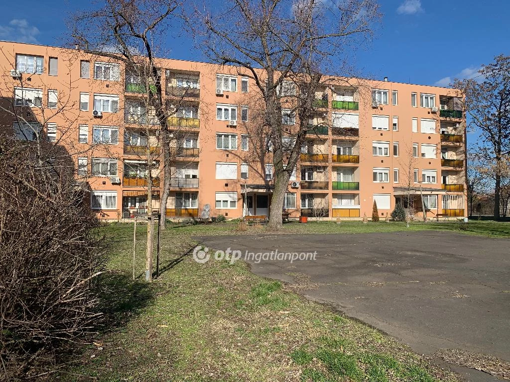 Eladó téglalakás, Szolnok, csendes