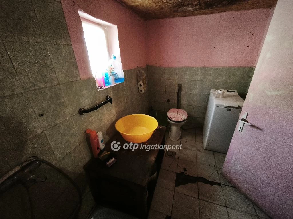 Eladó családi ház, Tiszatenyő, Csendes