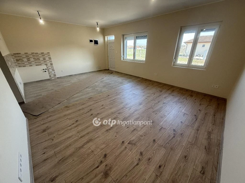 Eladó sorház, Tiszakécske, Városszéle