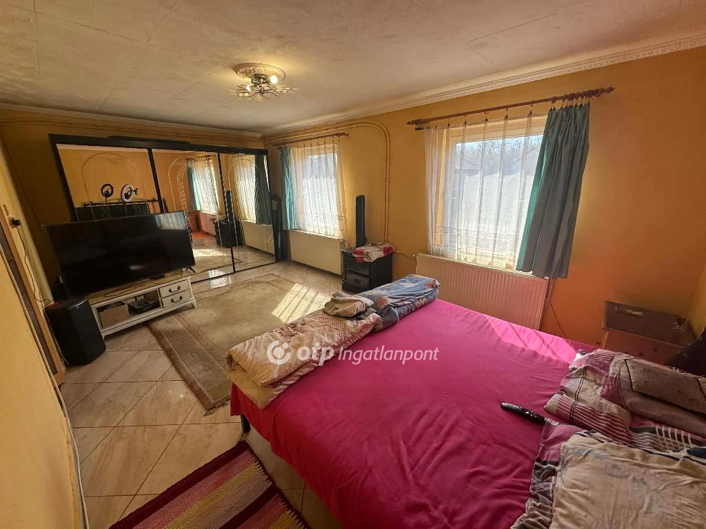 c3-1-name c2-1-name, Tápiószentmárton, családi házas