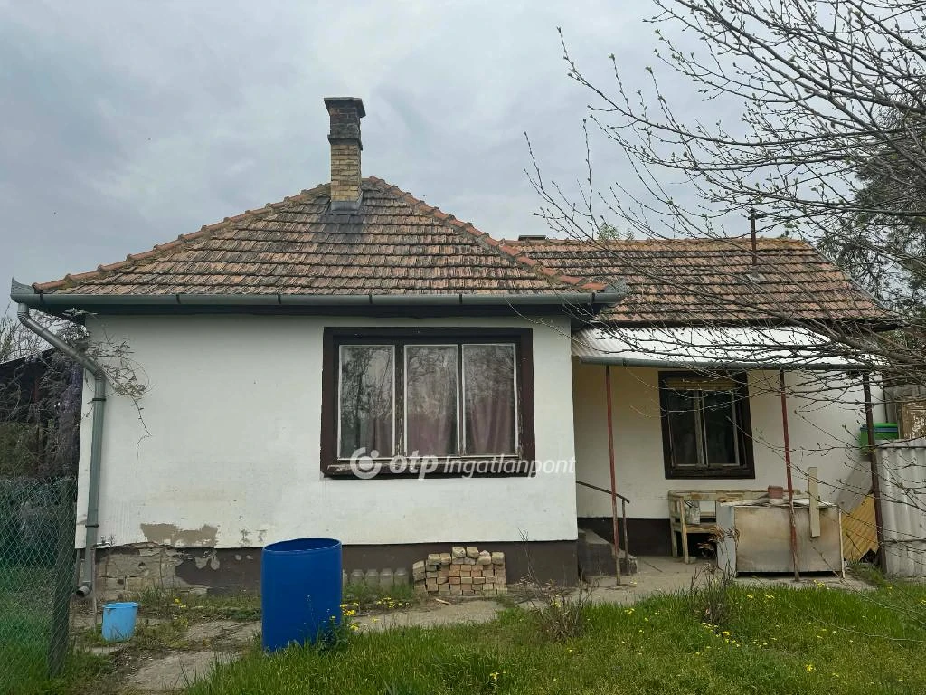 Eladó családi ház, Cegléd, fürdő