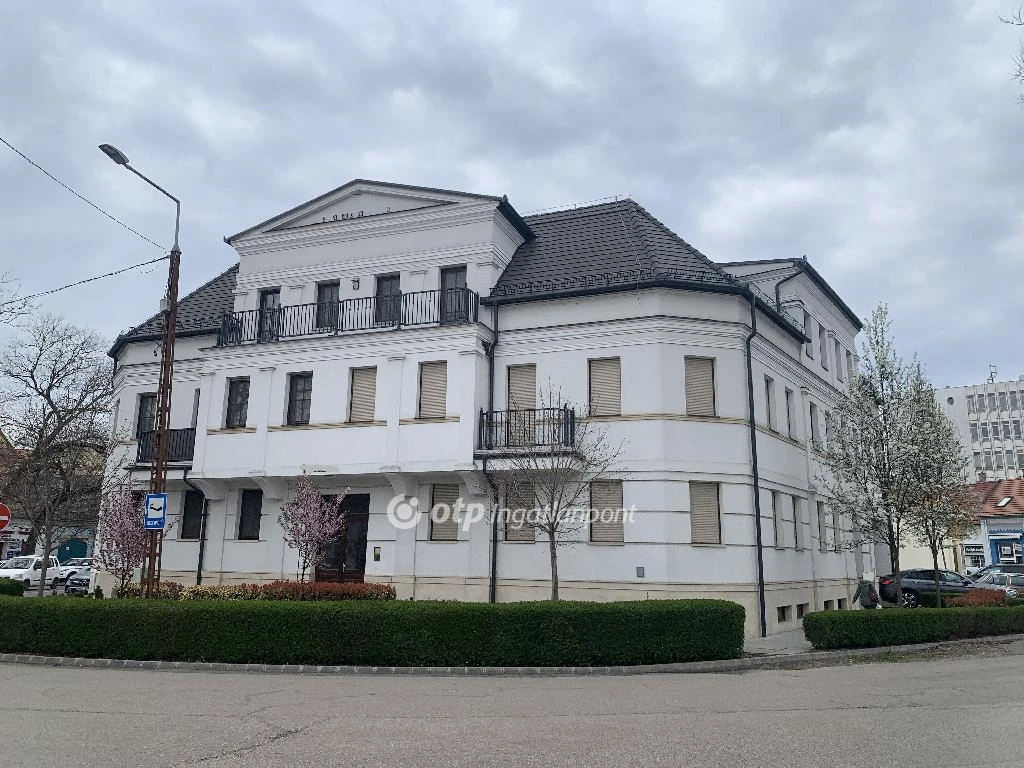 c3-1-name c2-19-name, Kecskemét, csendes