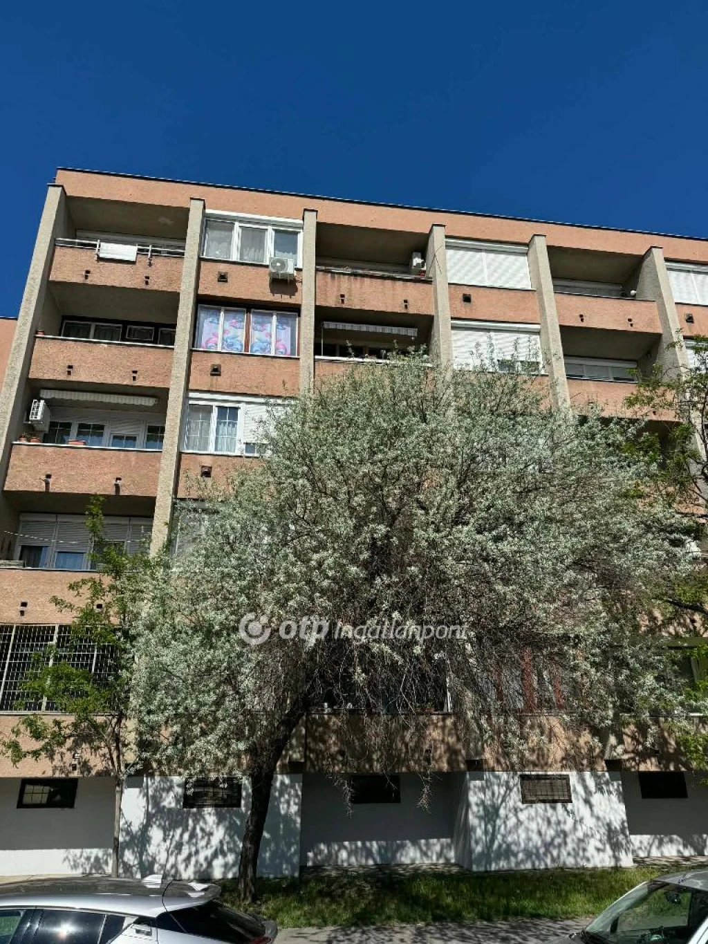 Eladó téglalakás, Cegléd, Vas