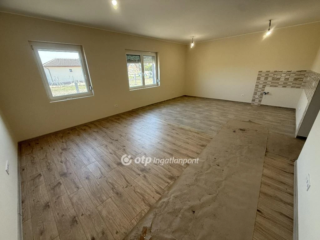 c3-1-name c2-82-name, Tiszakécske, Új kécske