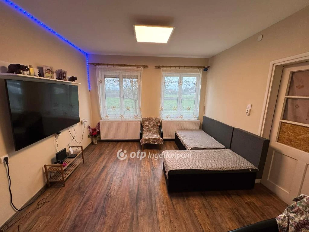 Eladó családi ház, Tápiószele, város széle