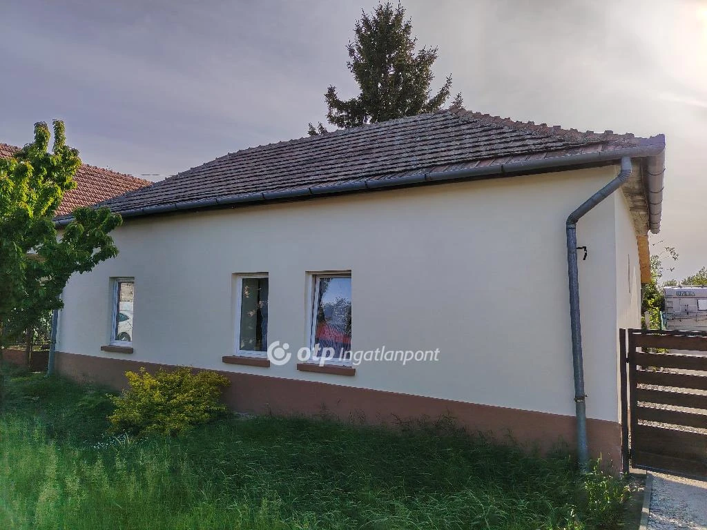 Eladó családi ház, Rákóczifalva, csendes