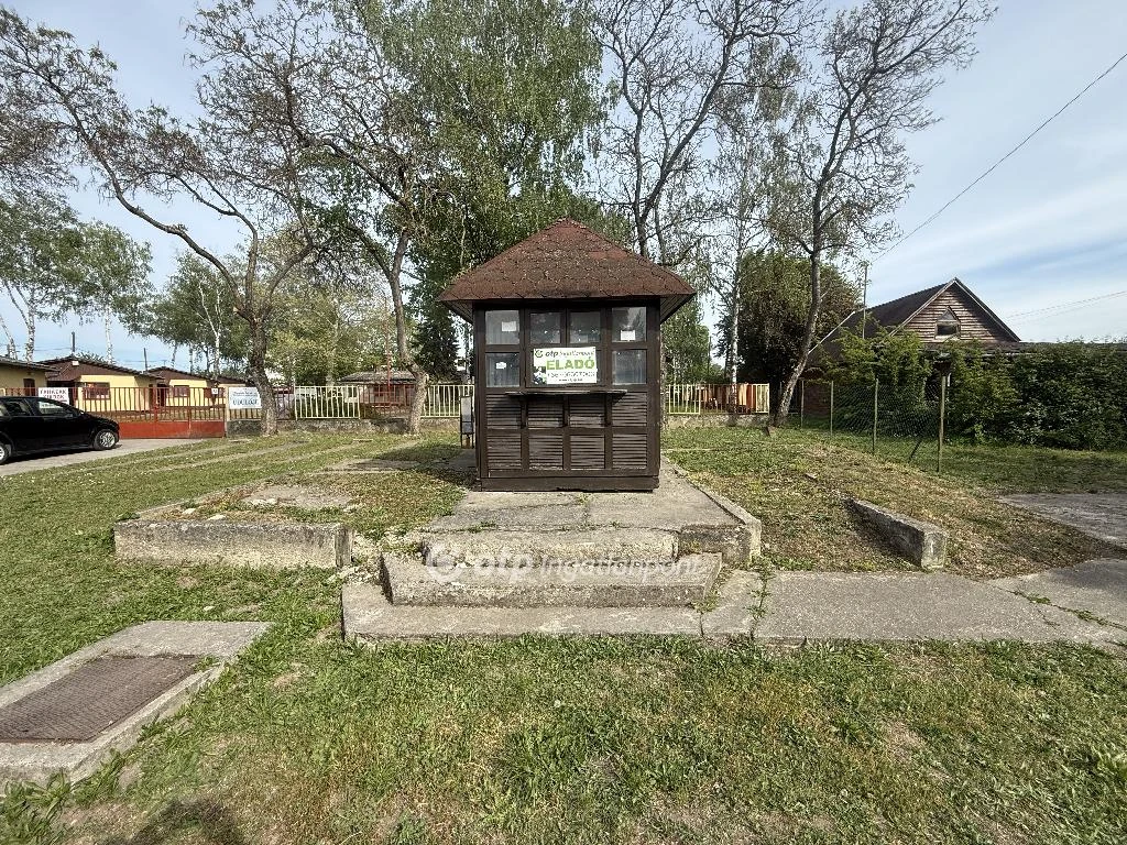 Eladó üzlet, Tiszakécske, Tiszapart