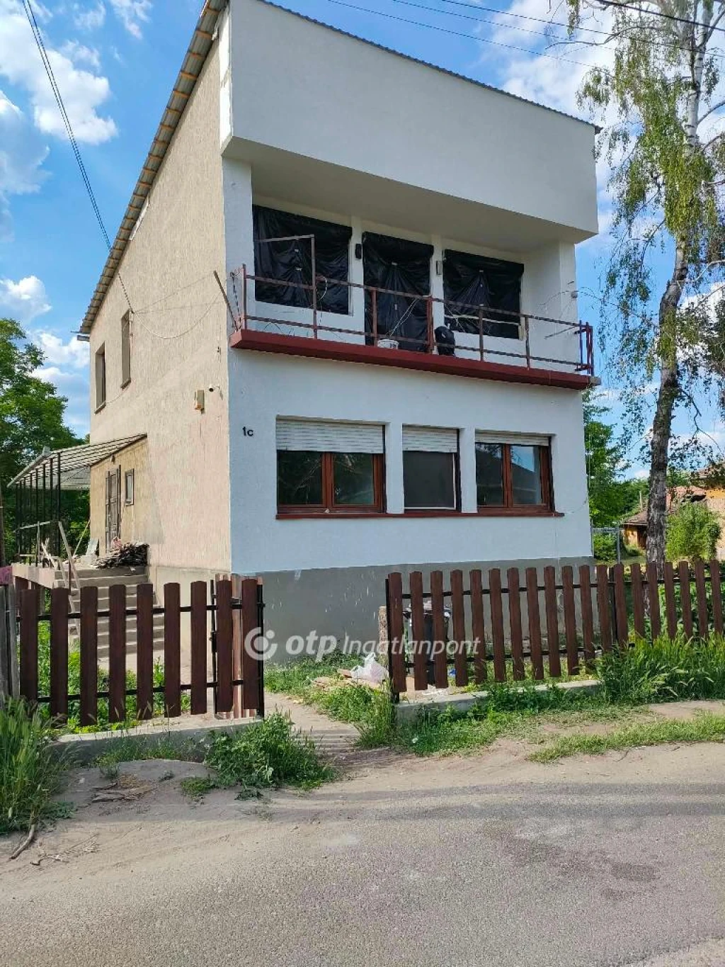 c3-1-name c2-1-name, Tápiószele, belváros