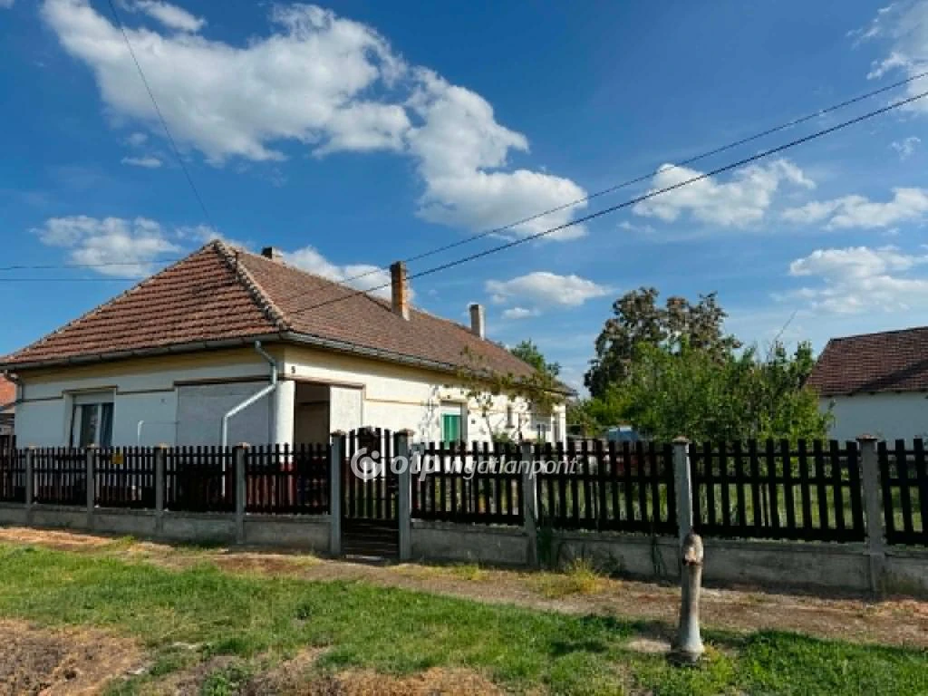 Eladó házrész, Tápiógyörgye, Családi házas.