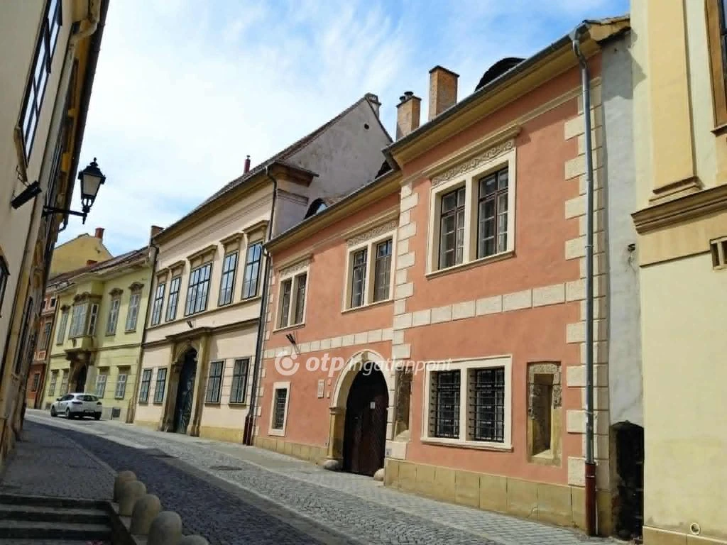 c3-1-name c2-19-name, Sopron, Város központ
