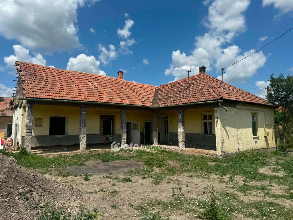 c3-1-name c2-1-name, Tápiógyörgye, családi házas
