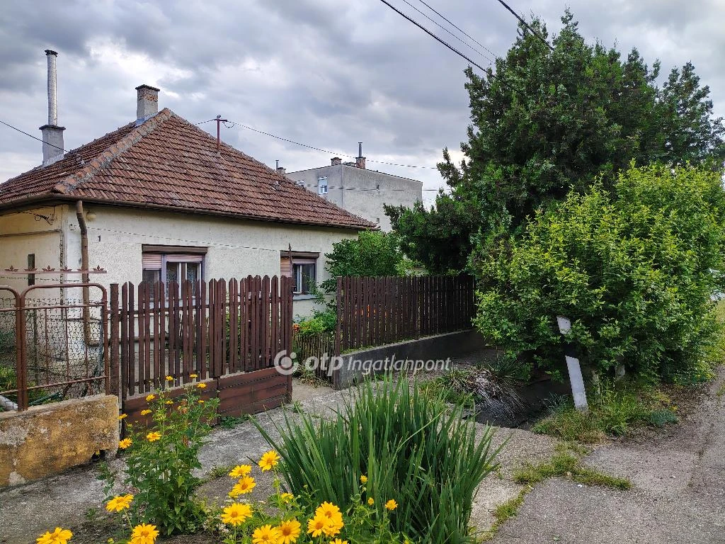 Eladó családi ház, Szolnok, csendes