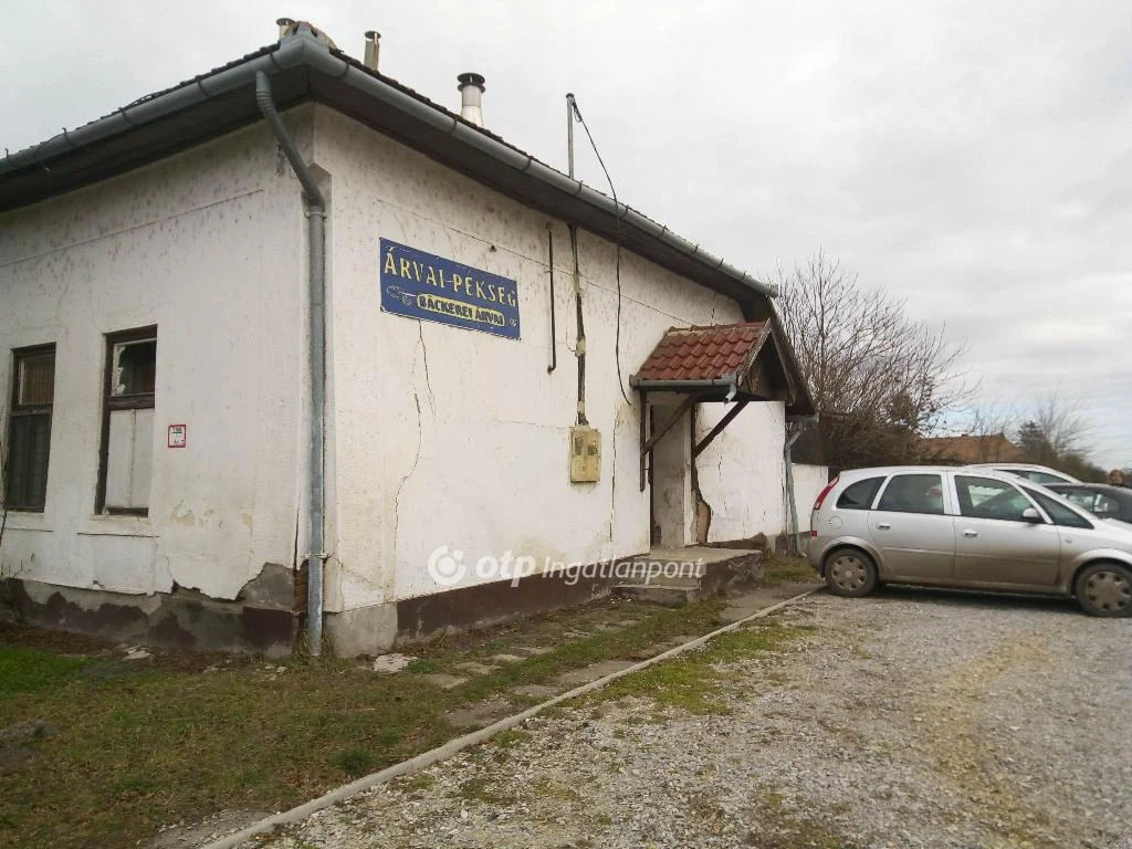 Eladó családi ház, Tiszanána, családi házas