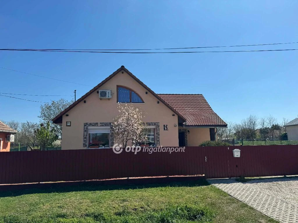 Eladó családi ház, Tápiószele, város széle