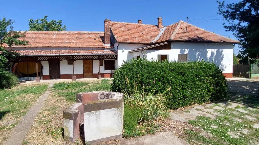Eladó családi ház, Abádszalók, családi házas