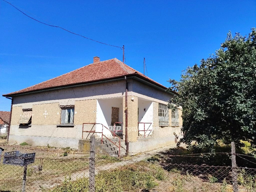 Eladó családi ház, Kenderes, csendes