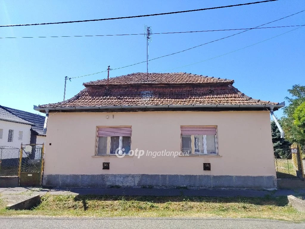 Eladó családi ház, Szolnok, csendes