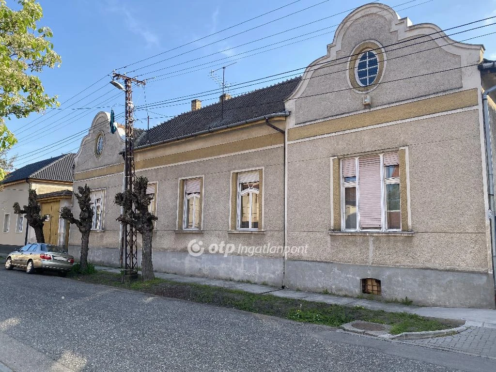 Eladó családi ház, Cegléd, belváros