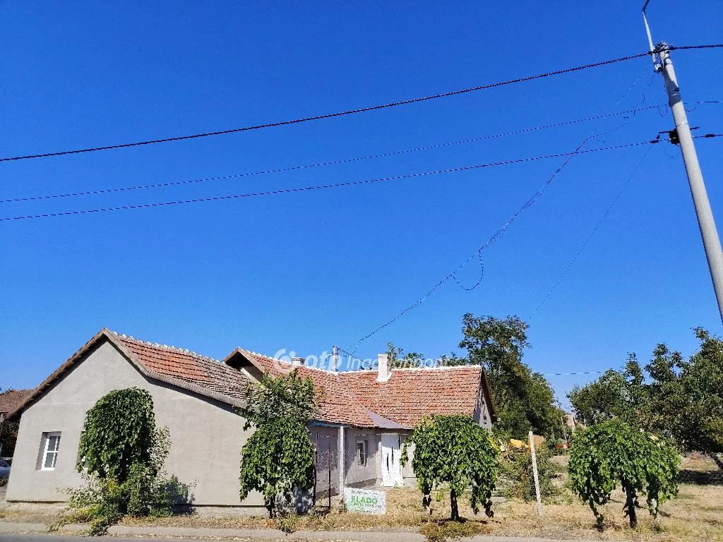 Eladó családi ház, Kenderes, belváros