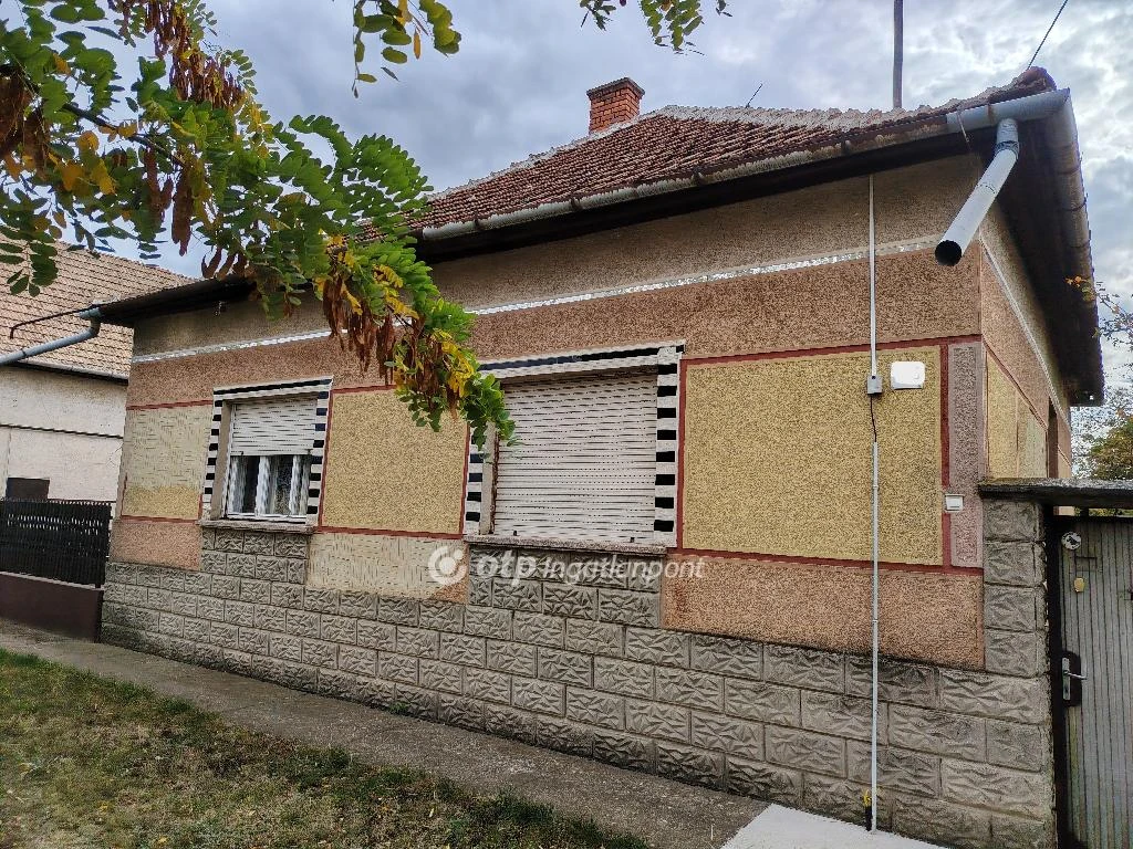 c3-1-name c2-1-name, Törökszentmiklós, csendes