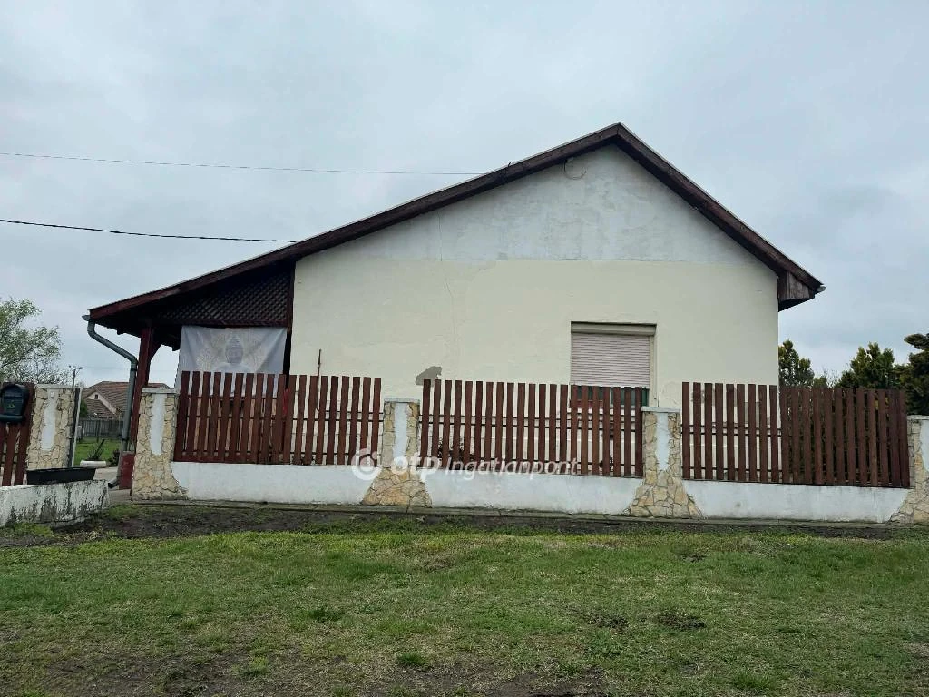 Eladó családi ház, Tápiógyörgye, családi házas