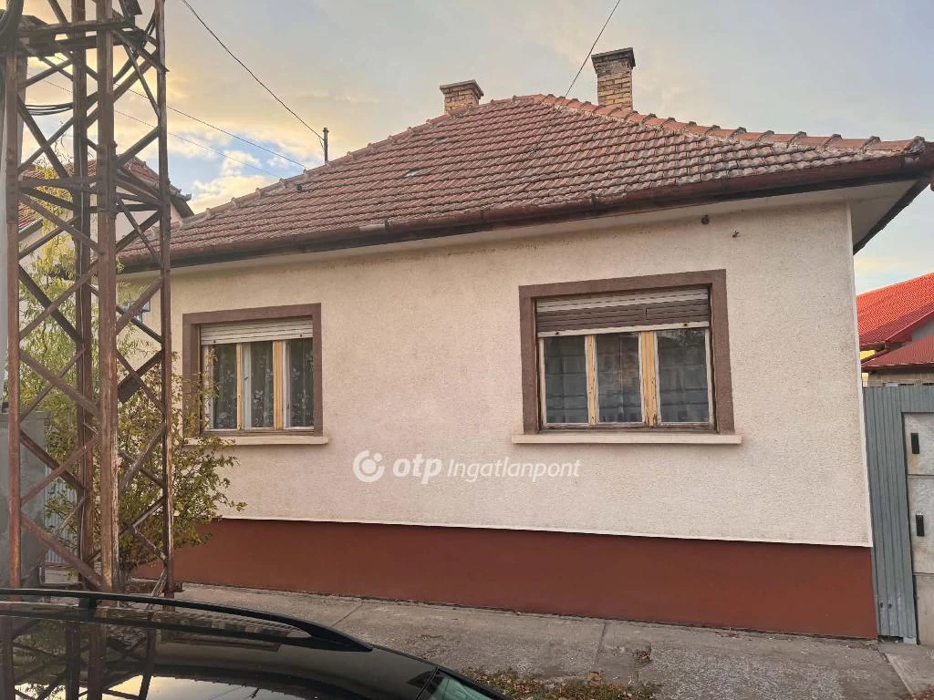 Eladó családi ház, Cegléd, város széle