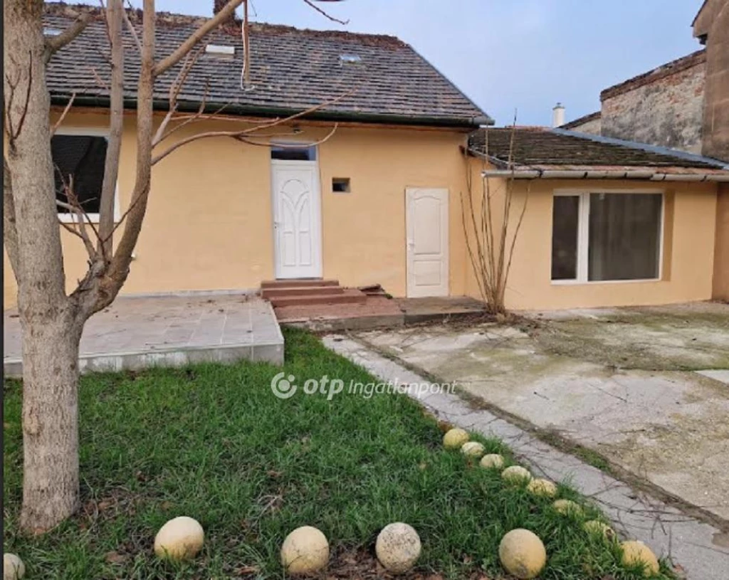 For sale brick flat, Budapest XX. kerület