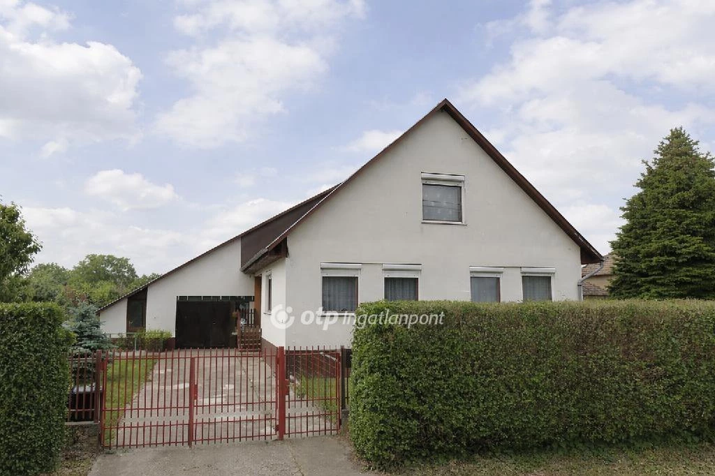 Eladó Ház, Áporka