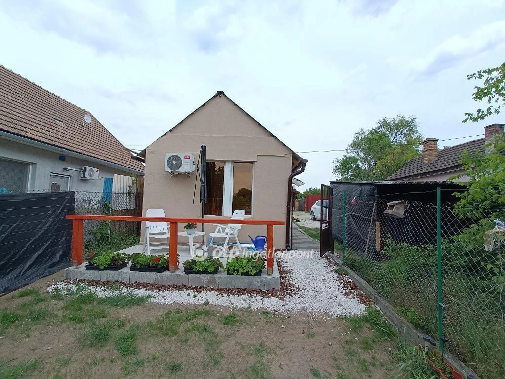 For sale grange, Pilis