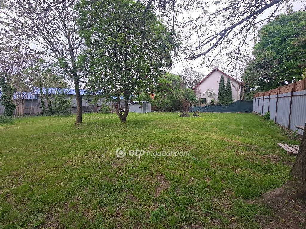 Eladó Telek, Taksony