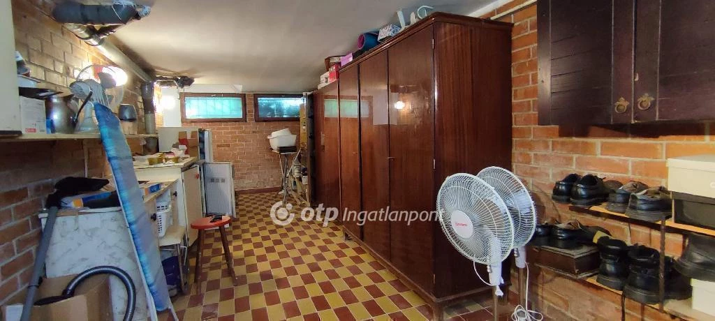 Eladó Ház, Taksony