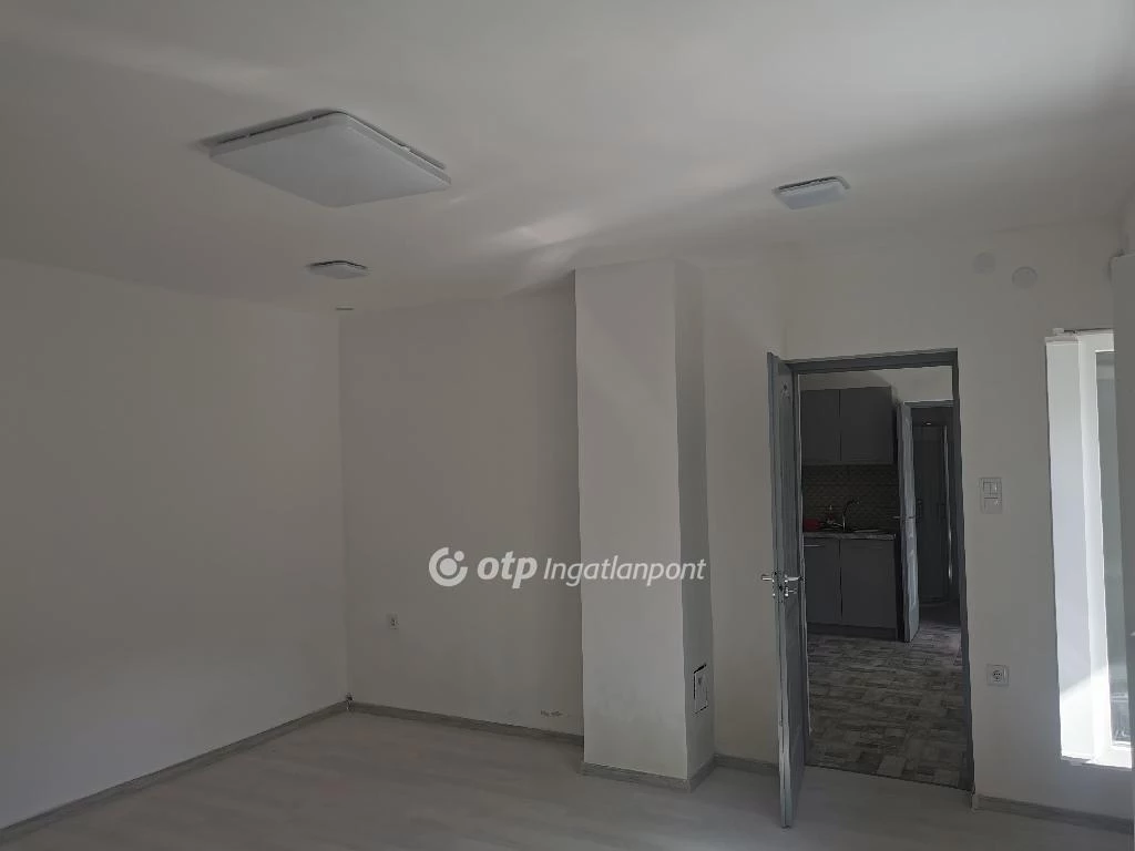 Eladó Ház, Majosháza