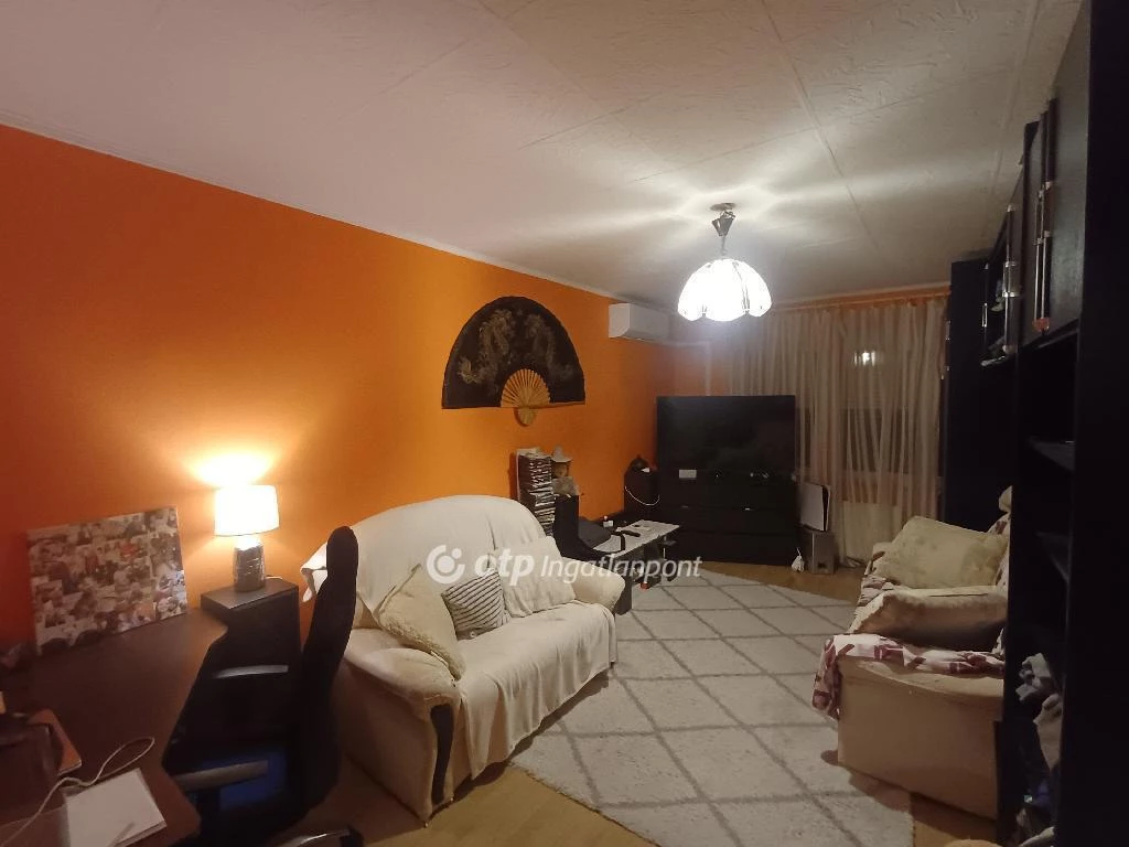 Eladó Lakás, Tököl