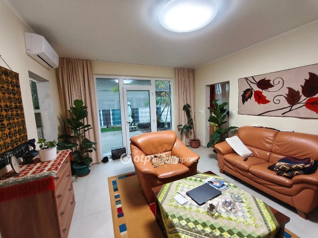 c3-1-name c2-1-name, Kiskunlacháza, Pereg