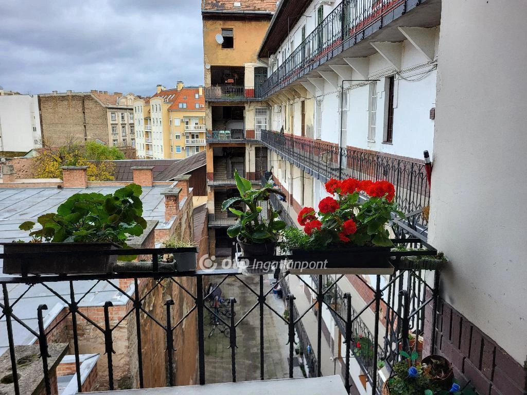 For sale brick flat, Budapest VIII. kerület