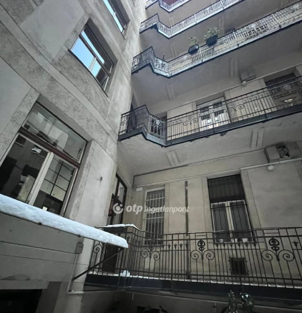 For sale brick flat, Budapest VI. kerület