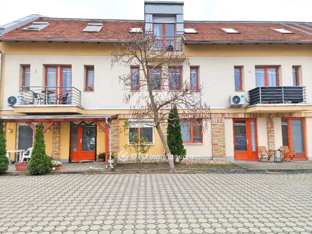 Eladó Lakás, Dabas