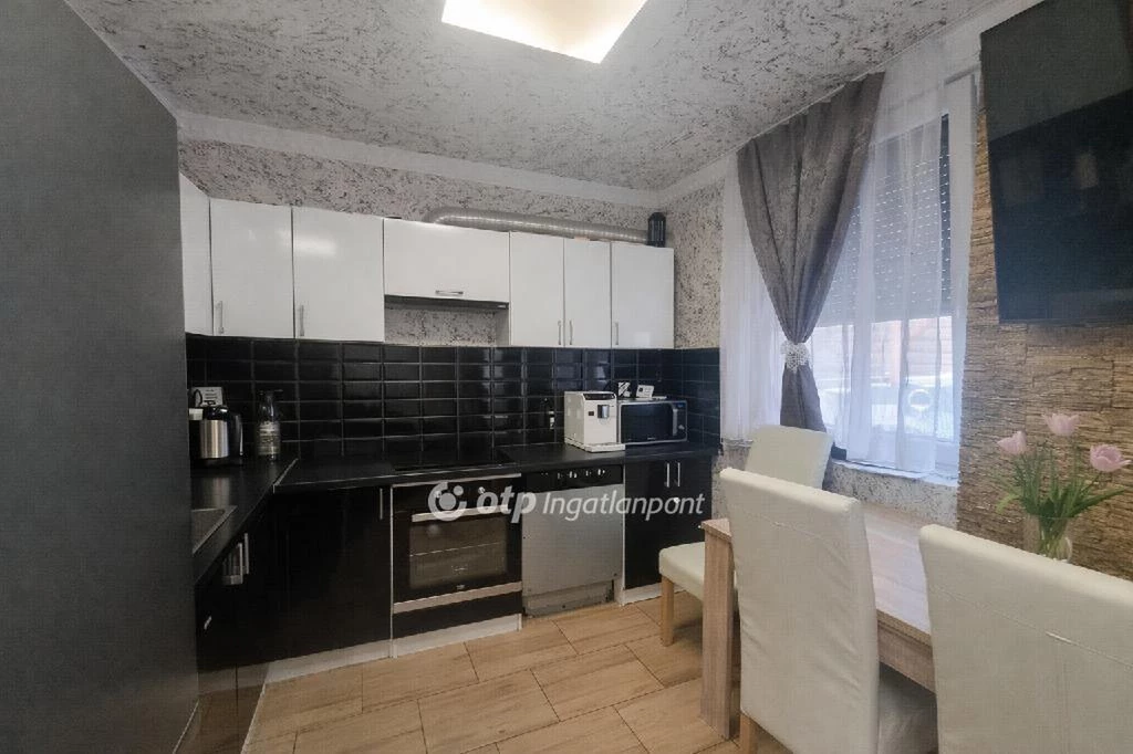 Eladó Ház, Tököl