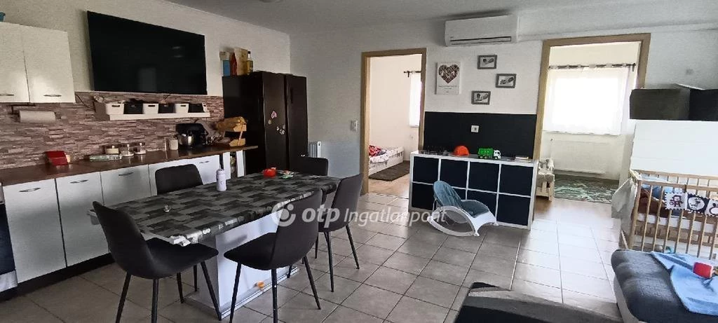 Eladó Ház, Délegyháza