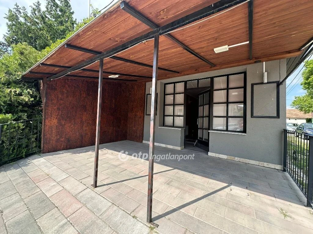 c3-2-name c2-69-name, Taksony, Központban