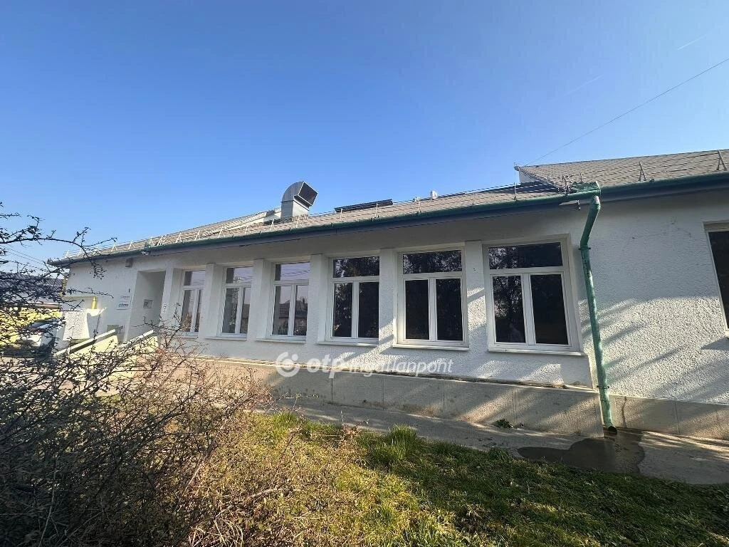 Eladó Üzlethelyiség, Vecsés