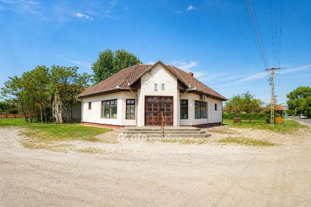 Eladó Üzlethelyiség, Szalkszentmárton